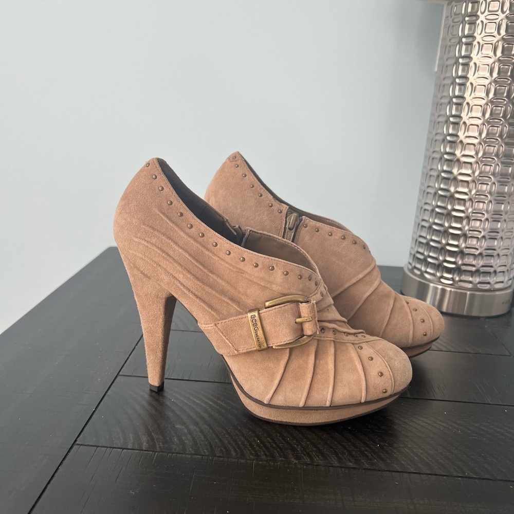 BCBG heeled booties! Size 8.5